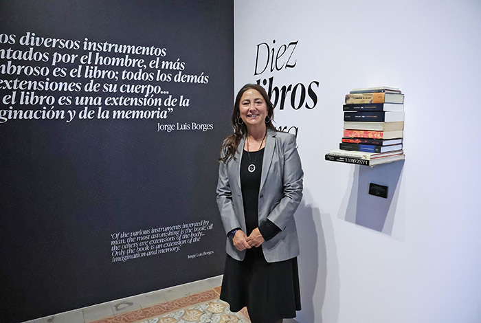 La Casa Amarilla acoge la exposición “Diez libros para una isla”, una muestra sobre el legado literario de Lanzarote