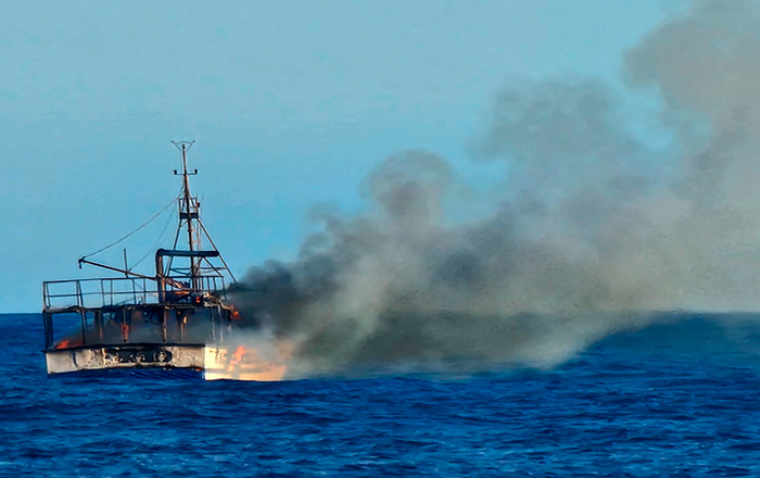 Los medios de vigilancia no detectan mancha de combustible en la zona del hundimiento del pesquero en Gran Canaria
