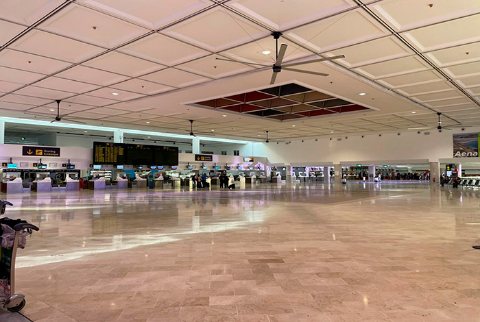 El transporte turístico de Lanzarote alerta sobre el impacto de la nueva tarifa de AENA en el aeropuerto