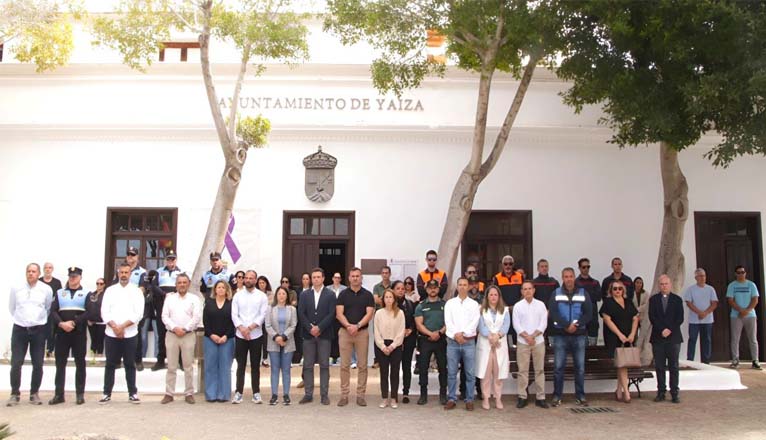 Minuto de silencio en Yaiza en memoria de la bebé fallecida en el atropello de Playa Blanca