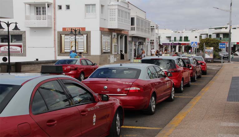 Conflictividad en Playa Blanca por nuevas paradas de guaguas: ¿Una solución o un problema añadido?
