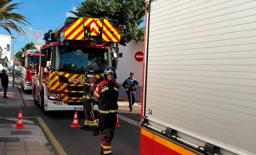 Bomberos sofocan incendio de bombona de gas en una vivienda de Arrecife
